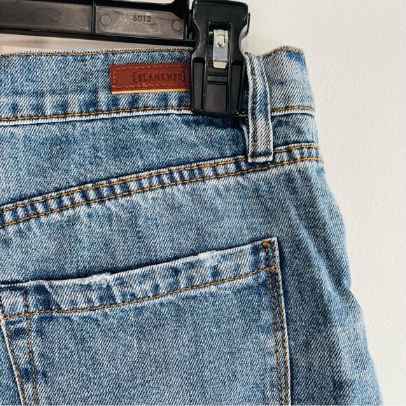 BlankNYC The Barrow Vintage High Rise Distressed Cutoff Denim Shorts 27 - Picture 3 of 10